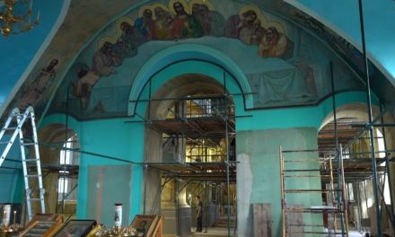 В Свято-Троицком кафедральном соборе идут работы по восстановлению росписи